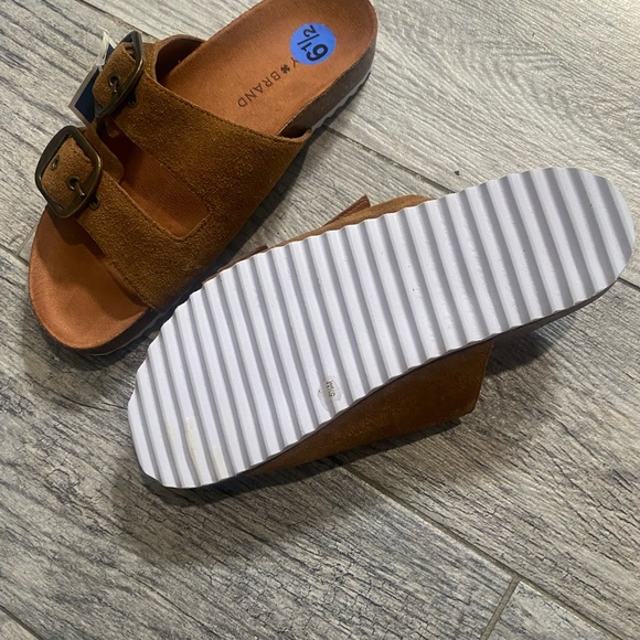 ✨NWT” Lucky Brand Tab Slip on Sandal w/Buckle - Picture 3 of 8